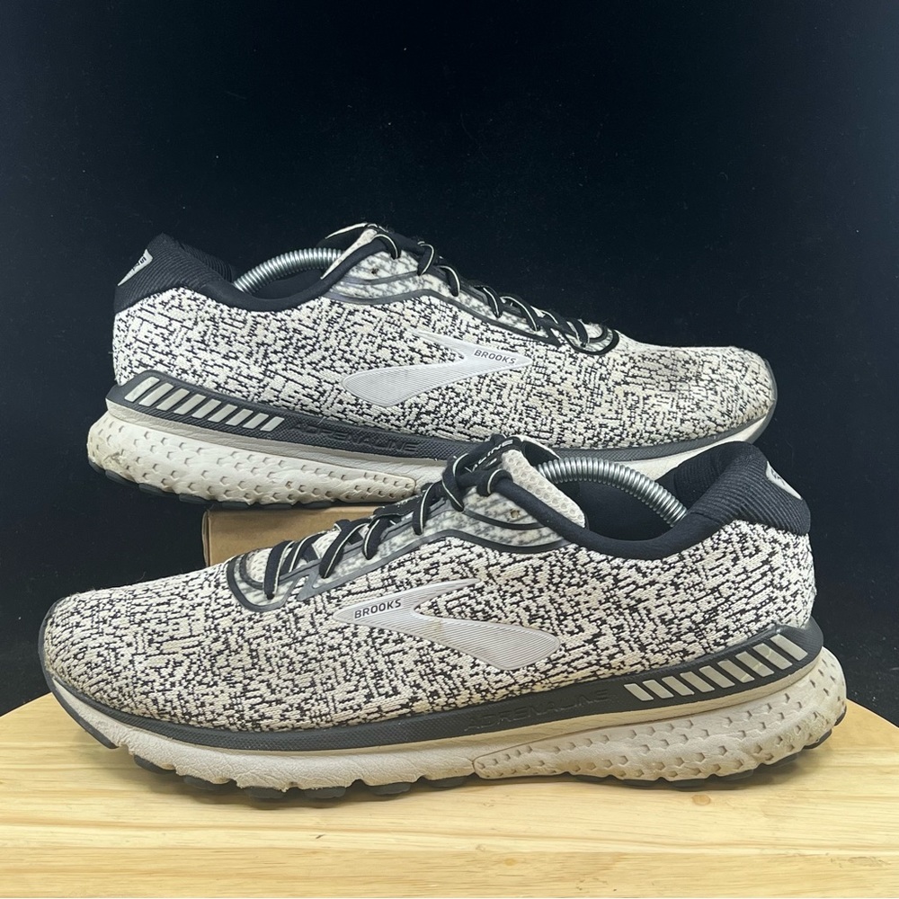 Brooks Womens Adrenaline GTS 20 1202961B167 White Running Shoes Sneakers 13 B